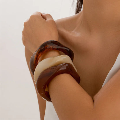 Vintage Geometric Resin Bangle